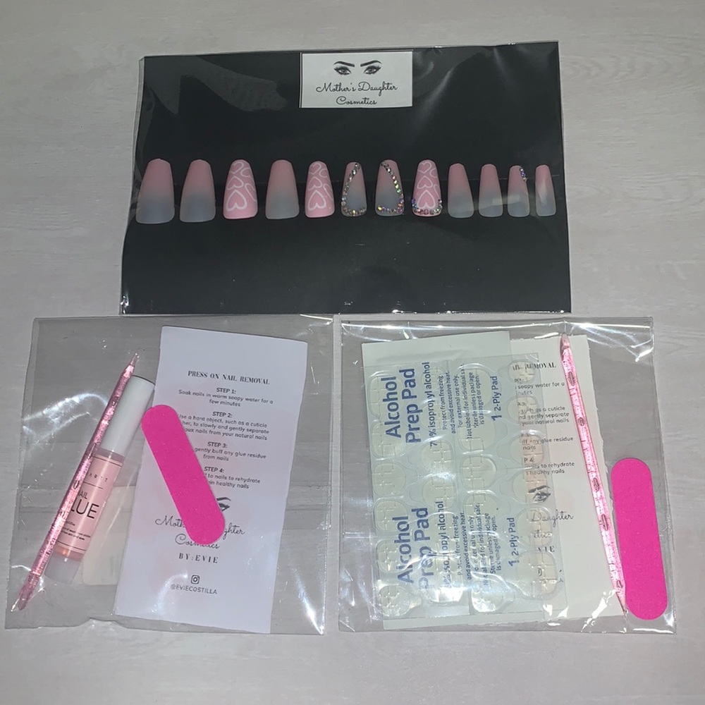 Press on nails